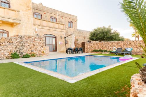 Villa Savona 3 Bedroom Villa - image 3