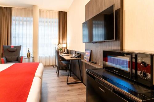 Comfort Double Room with 2 Single Beds room in PLAZA Premium Den Haag City Center