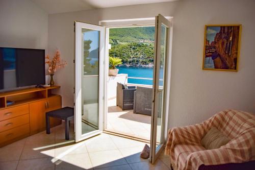 Peldbaseins, Villa Silencia in Trstenik