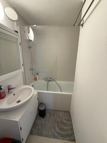 Lovely condo next to European Area, Брюссель (фото 7)