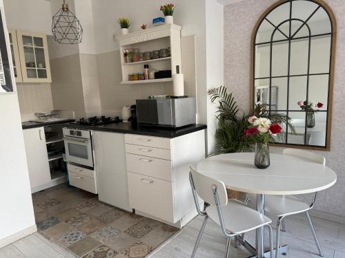 Lovely condo next to European Area, Брюссель (фото 6)
