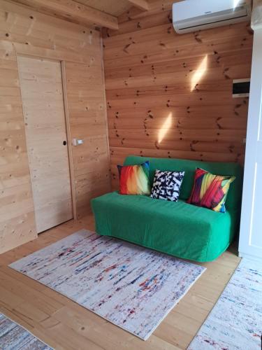 1 queen bed, 1 sofa bed