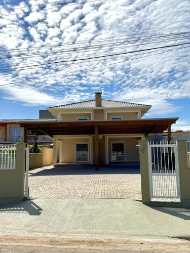 Casa na praia em SC com Wi-Fi e churrasqueira