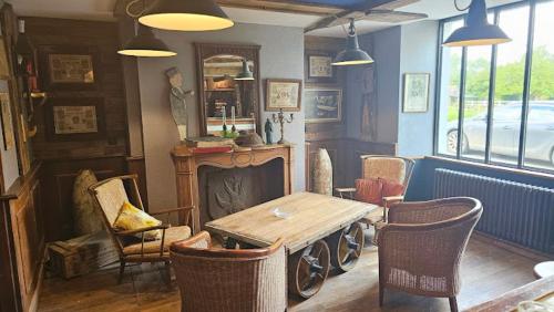 Bar/ Salón, au petit quinquin in Ducey