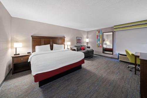 Hampton Inn Franklin - image 13