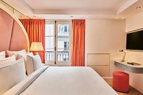 room detail thumbnail 1