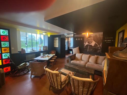 sala de TV, au petit quinquin in Ducey