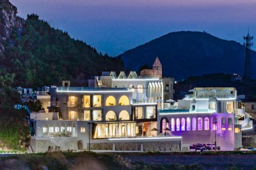 . Pingtan Windmill Seaview Sunset Resort Hotel