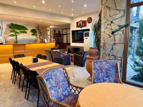 Shared lounge/TV area, Panorama Plaza in Dalyan