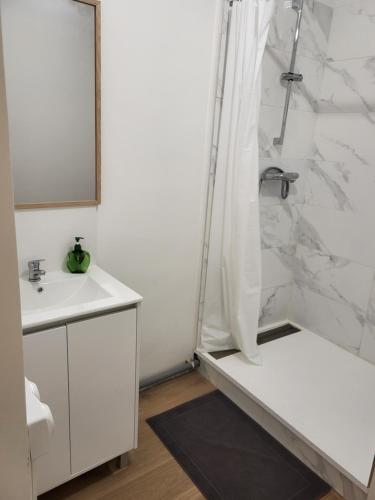 charment appartement au pied de trame in Flore