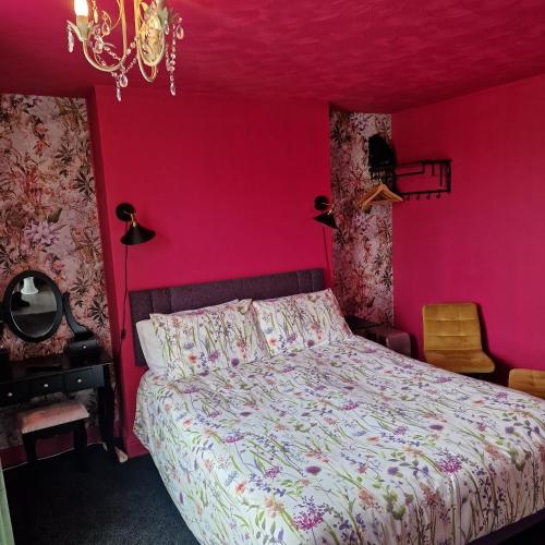 Large Double Room image 2