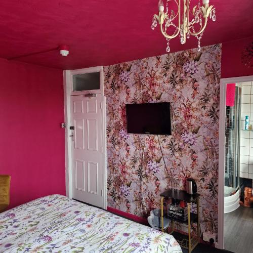 Large Double Room image 3