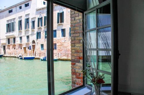 Al Canal Regio Boutique near Ca' Pesaro Galleria Internazionale d'Arte Moderna