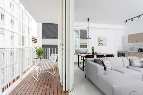 Three-Bedroom Apartment with Balcony image 10