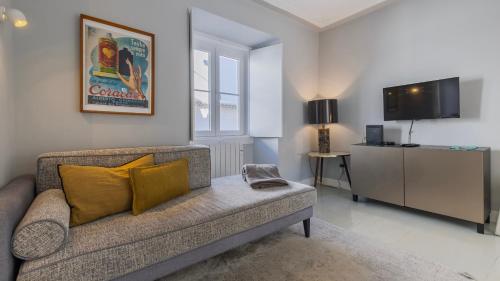 Stylish 1BDR Apt in Bairro Alto by LovelyStay, Lisbona