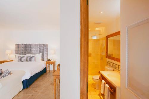 room detail thumbnail 1