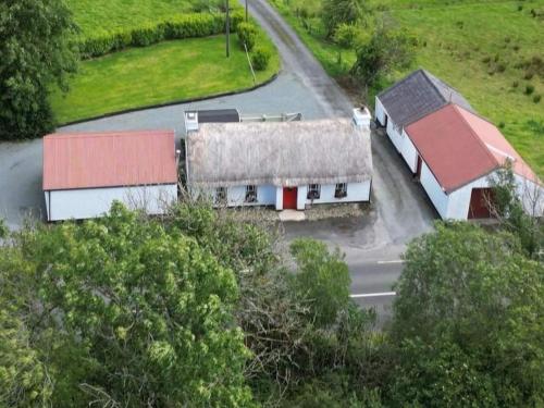 Eddie's Thatched Roadside Cottage in Inishowen