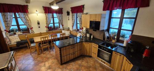Кухня, Kněžice 25, chalupa v Krkonoších (Knezice 25, chalupa v Krkonosich) in Харрахов