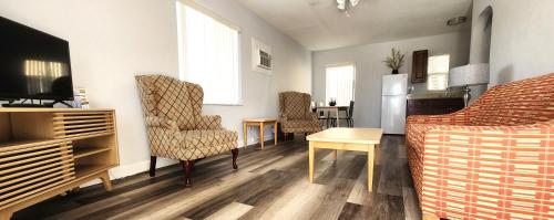 Johns Pass Beach Motel - image 12