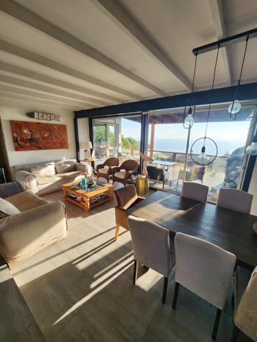 Hermosa casa con vista 180 al mar en Maitencillo in Rungue