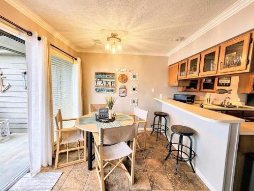Farr Shores Cozy Retreat thumb 3