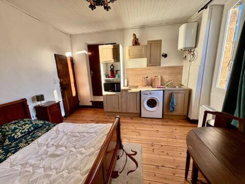 Studio au château de Lachau (Studio au chateau de Lachau) in Salerans