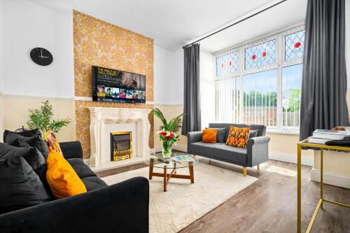 Modern 6-Bedroom Home - Sleeps 12 - Parking - Garden 568P