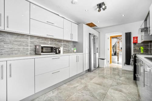 Modern 6-Bedroom Home - Sleeps 12 - Parking - Garden 568P, Birmingham (fotografie 6)