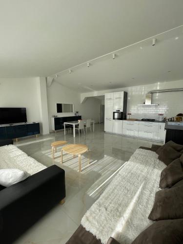 設施, Golden Gate 21 in 魯馬