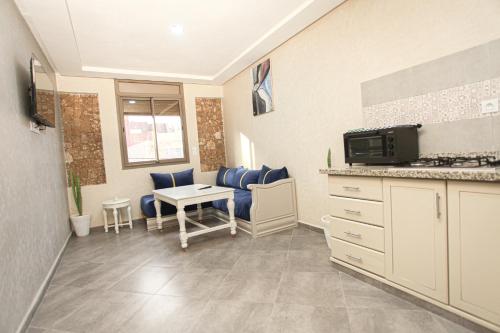 2 twin beds, 1 sofa bed