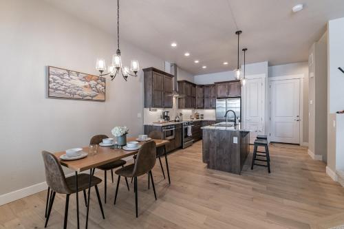Lovely Townhome at the TPC Golf Course thumb 4
