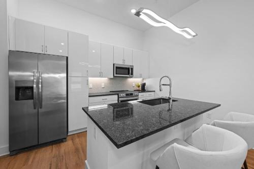 Modern Studio and 1BR Apartments in Charlottes Vibrant LoSo Neighborhood Modern Studio and 1BR Apartments in Charlottes Vibrant LoSo Neighborhood