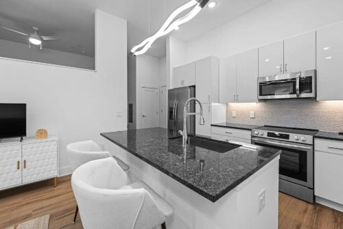 Modern Studio and 1BR Apartments in Charlottes Vibrant LoSo Neighborhood Modern Studio and 1BR Apartments in Charlottes Vibrant LoSo Neighborhood