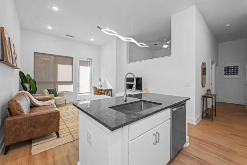 Modern Studio and 1BR Apartments in Charlottes Vibrant LoSo Neighborhood Modern Studio and 1BR Apartments in Charlottes Vibrant LoSo Neighborhood