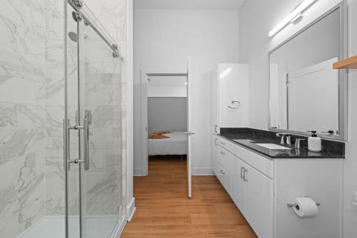 Modern Studio and 1BR Apartments in Charlottes Vibrant LoSo Neighborhood Modern Studio and 1BR Apartments in Charlottes Vibrant LoSo Neighborhood