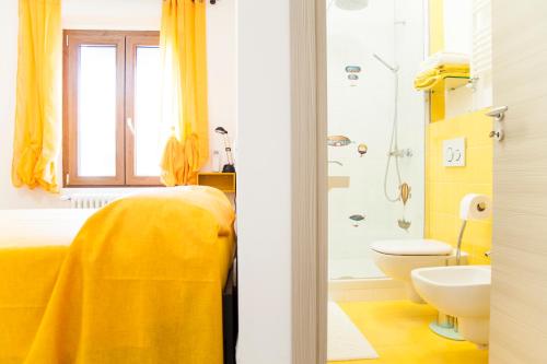 Yellow room in 巴巴里奇納