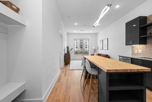 Modern Studio and 1BR Apartments in Charlottes Vibrant LoSo Neighborhood Modern Studio and 1BR Apartments in Charlottes Vibrant LoSo Neighborhood