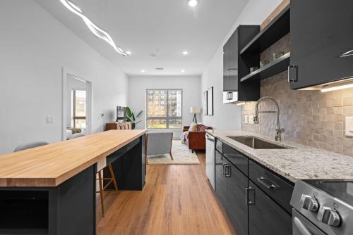 Modern Studio and 1BR Apartments in Charlottes Vibrant LoSo Neighborhood Modern Studio and 1BR Apartments in Charlottes Vibrant LoSo Neighborhood