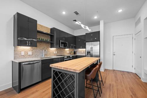 Modern Studio and 1BR Apartments in Charlottes Vibrant LoSo Neighborhood Modern Studio and 1BR Apartments in Charlottes Vibrant LoSo Neighborhood