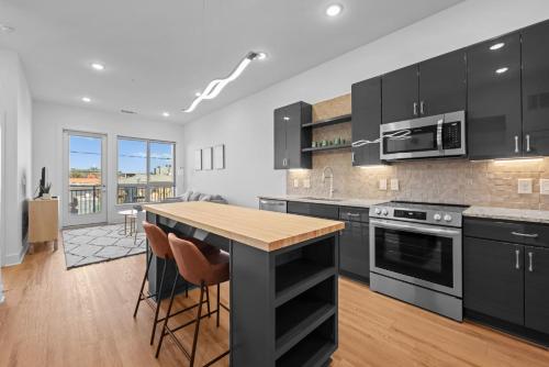 Modern Studio and 1BR Apartments in Charlottes Vibrant LoSo Neighborhood Modern Studio and 1BR Apartments in Charlottes Vibrant LoSo Neighborhood