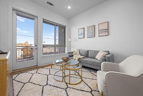 Modern Studio and 1BR Apartments in Charlottes Vibrant LoSo Neighborhood Modern Studio and 1BR Apartments in Charlottes Vibrant LoSo Neighborhood