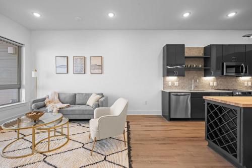 Modern Studio and 1BR Apartments in Charlottes Vibrant LoSo Neighborhood Modern Studio and 1BR Apartments in Charlottes Vibrant LoSo Neighborhood