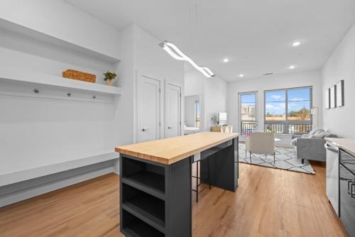 Modern Studio and 1BR Apartments in Charlottes Vibrant LoSo Neighborhood Modern Studio and 1BR Apartments in Charlottes Vibrant LoSo Neighborhood