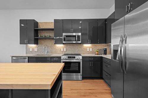 Modern Studio and 1BR Apartments in Charlottes Vibrant LoSo Neighborhood Modern Studio and 1BR Apartments in Charlottes Vibrant LoSo Neighborhood