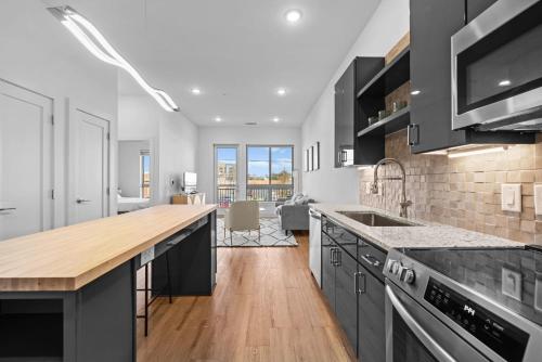 Modern Studio and 1BR Apartments in Charlottes Vibrant LoSo Neighborhood Modern Studio and 1BR Apartments in Charlottes Vibrant LoSo Neighborhood