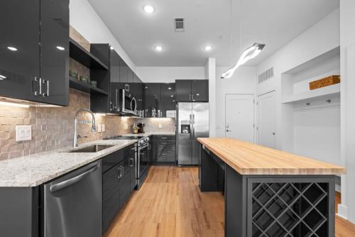 Modern Studio and 1BR Apartments in Charlottes Vibrant LoSo Neighborhood Modern Studio and 1BR Apartments in Charlottes Vibrant LoSo Neighborhood