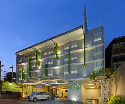 Utvendig, Whiz Hotel Malioboro Yogyakarta near Museum Sono Budoyo