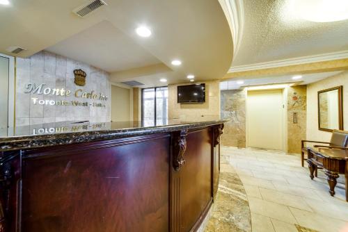 Фойє, Monte Carlo Inn Toronto West Suites in Міссісага (Онтаріо)