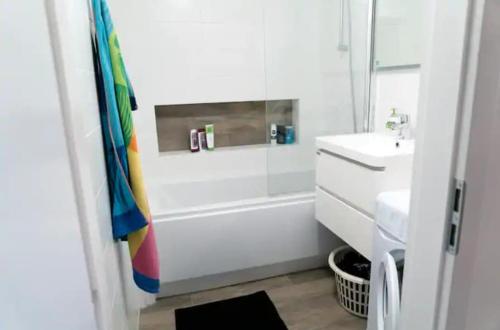 Spacious apartment with amazing castle view, Bratislava (fotografie 3)