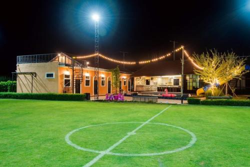 บ้านพูลวิลล่าหัวหิน Hua Hin Soccer Pool Party near Hua Hin Sam Phan Nam Floating Market